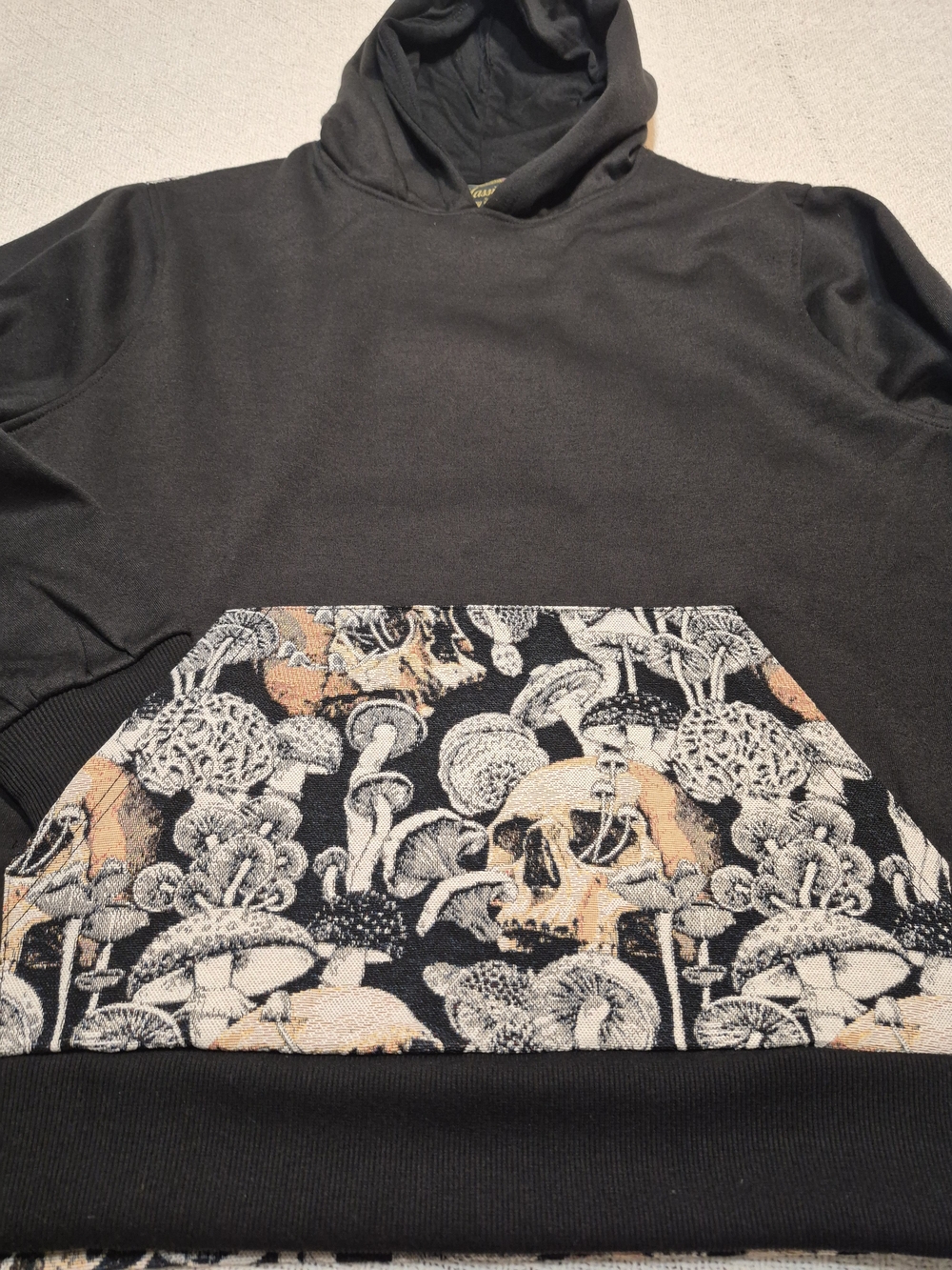 Black Skull Mushroom Tapestry Men's Hoodie Size M - Picture 5 of 7
